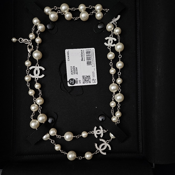 Brand New 2023 authentic Chanel 5 crystal cc pearly long necklace - Picture 12 of 16